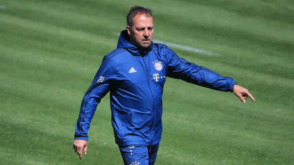 NG体育-国际比赛日体能课后，法兰克福队长鼓劲备战德甲，赛场秩序良好，更衣室氛围转暖的简单介绍